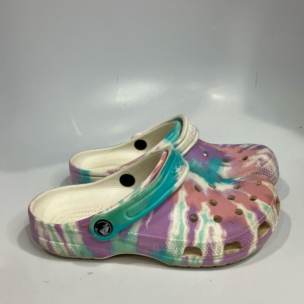 Crocs Tie dye pattern unisex sizing